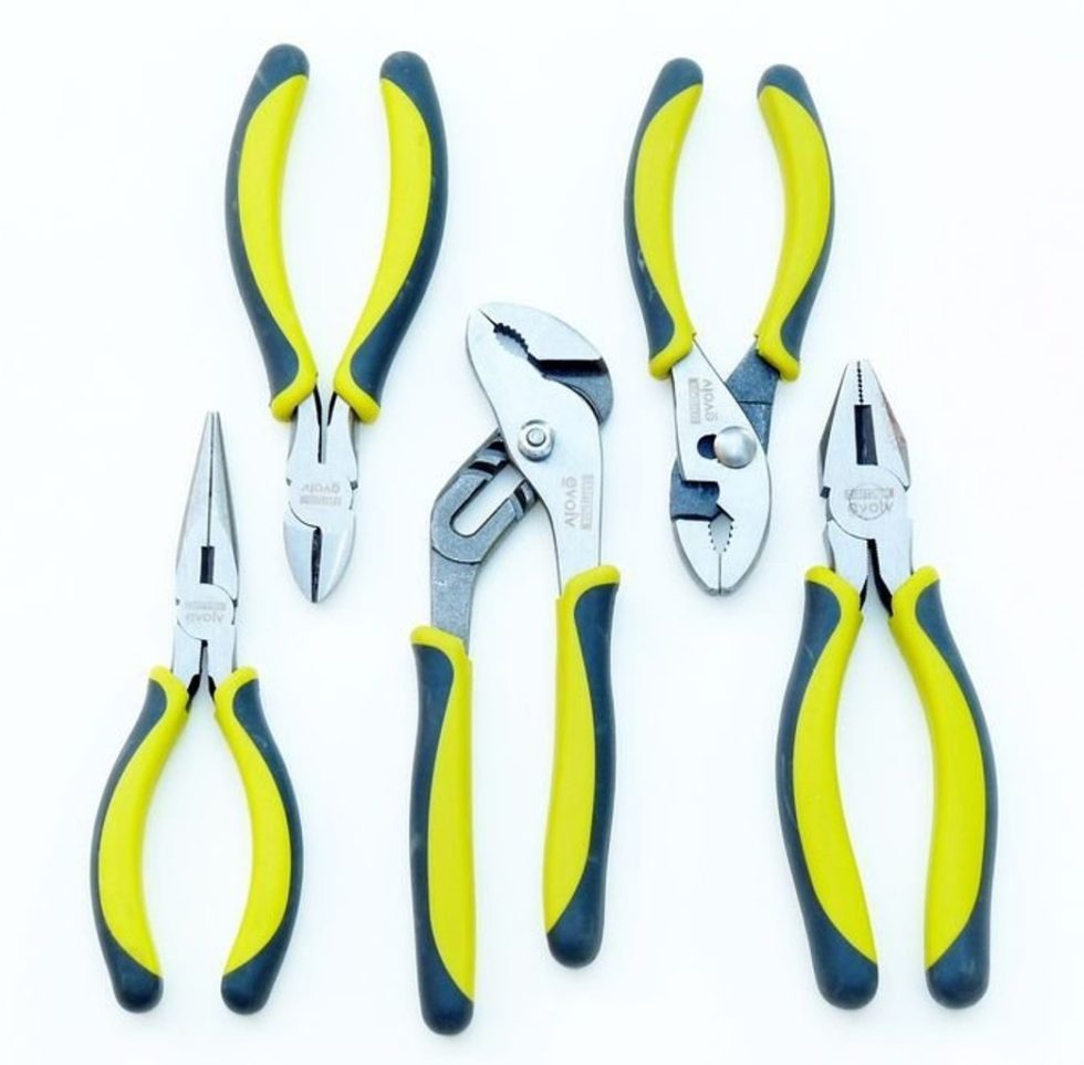 Beginner Mechanic Tools The Essential Tool Set Trade School Future